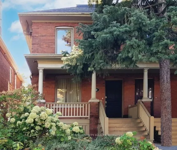 11 1/2  Sparkhall  Avenue, Toronto E01, ON M4K 1G4