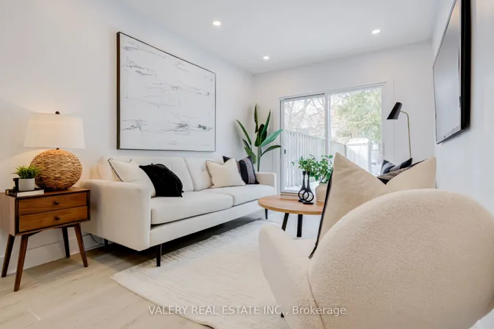 146  Hanson  Street, Toronto E02, ON M4C 1A4