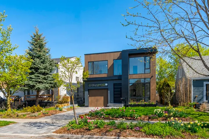 19  Topham  Road, Toronto E03, ON M4B 3K3