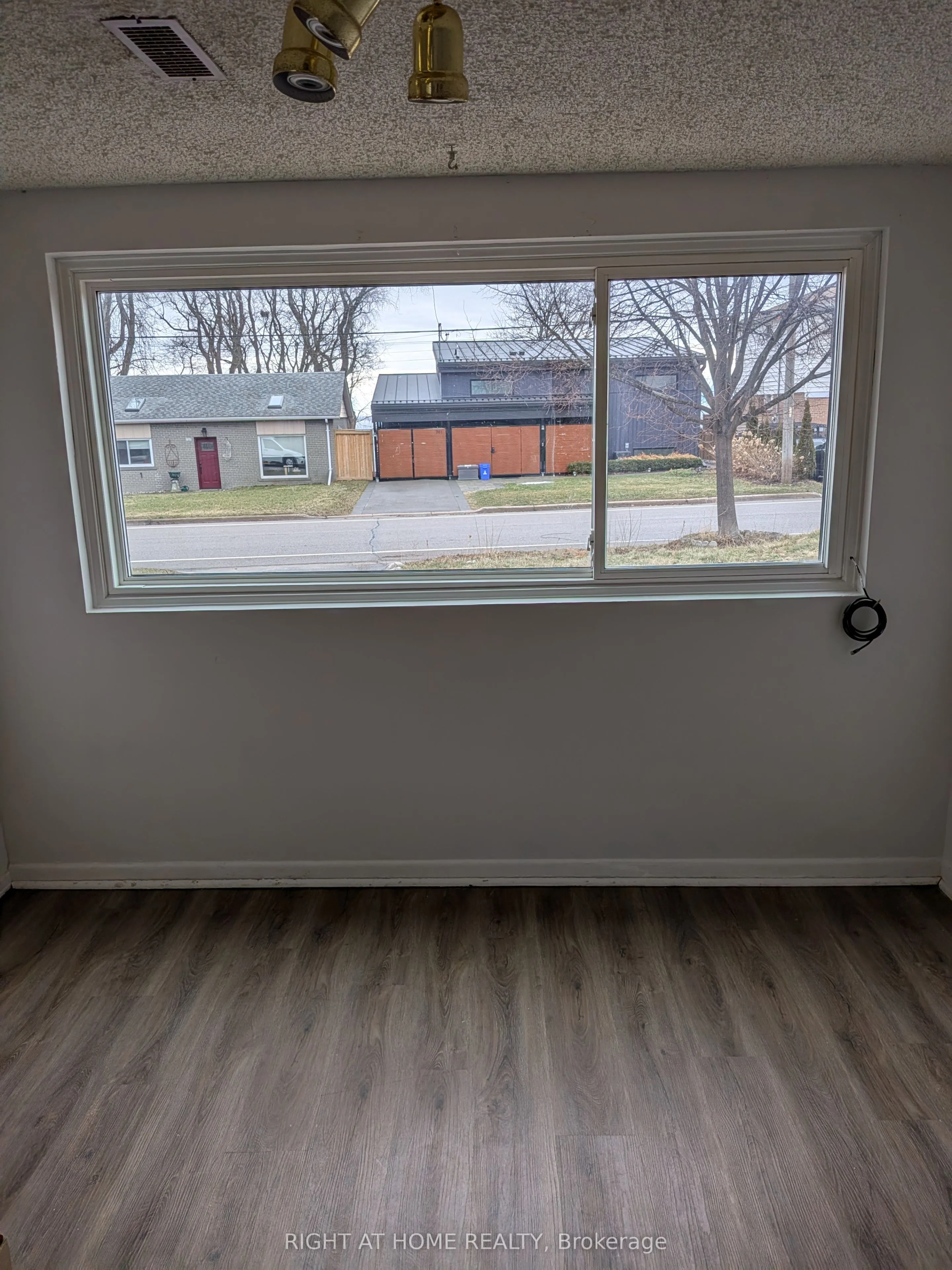 Detached Home For Lease | E12889848