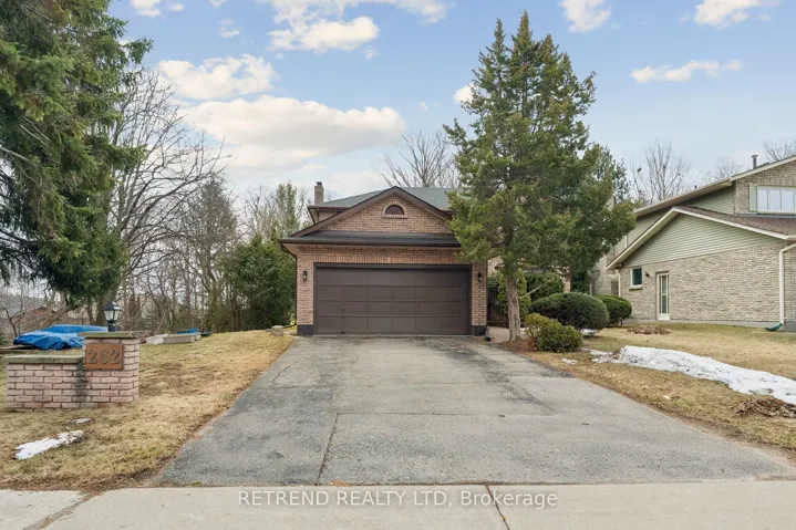 262  Athabasca  Street, Oshawa, ON L1H 8E4