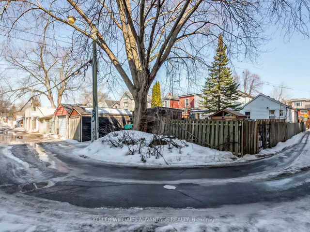 Corner lot. w Laneway