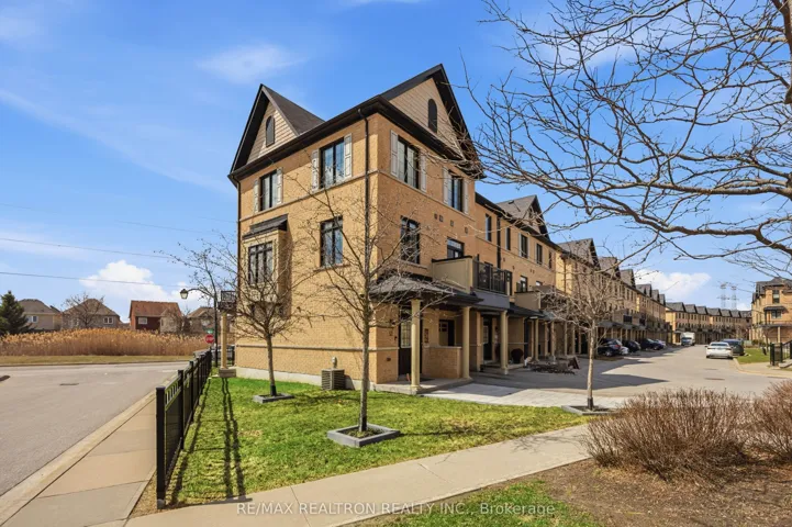 End unit with private yard