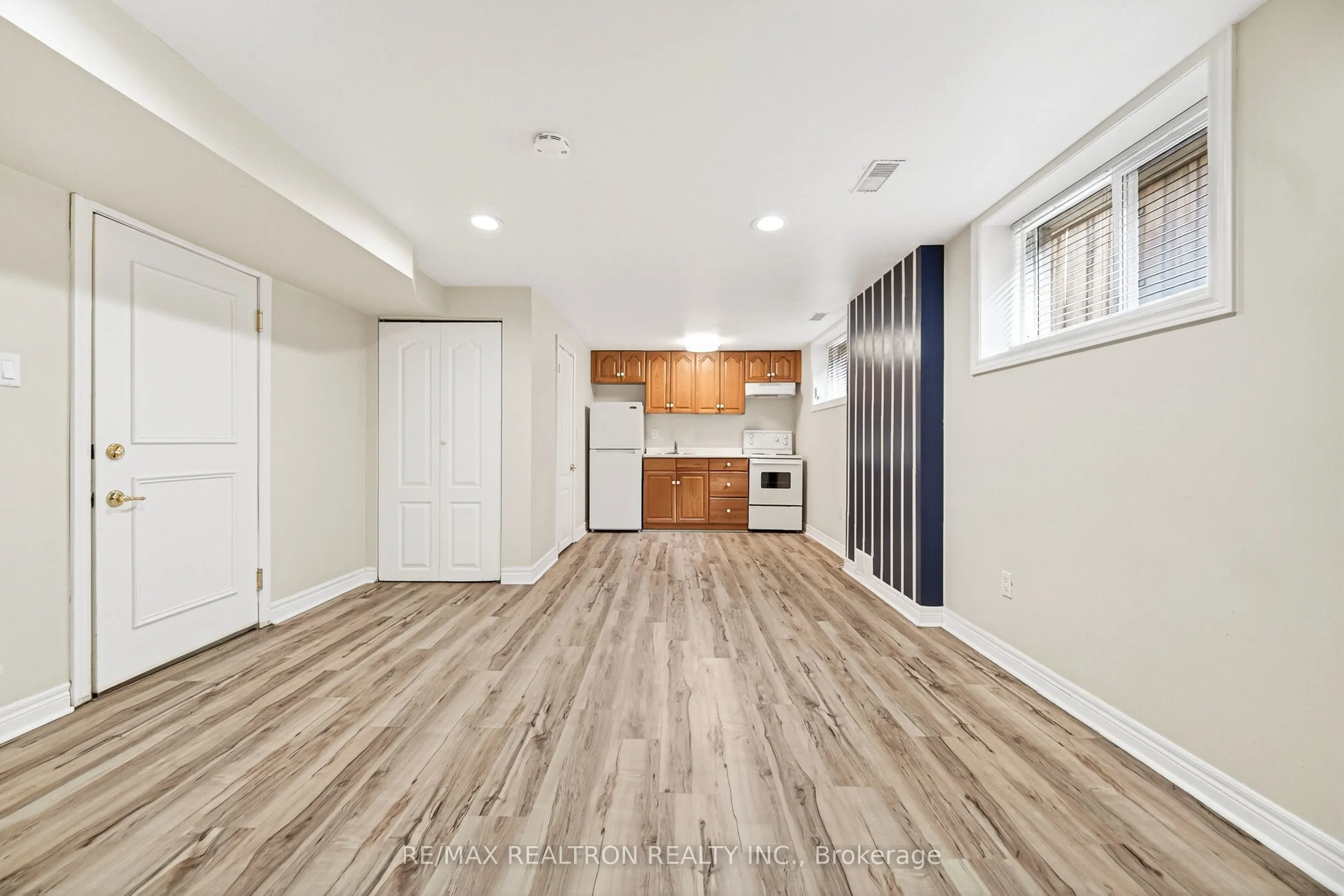Multiplex For Lease | E13043228