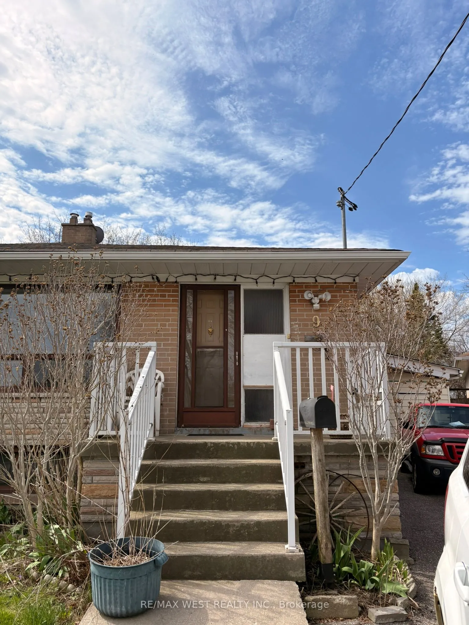 Semi-Detached Home For Lease | E13043596