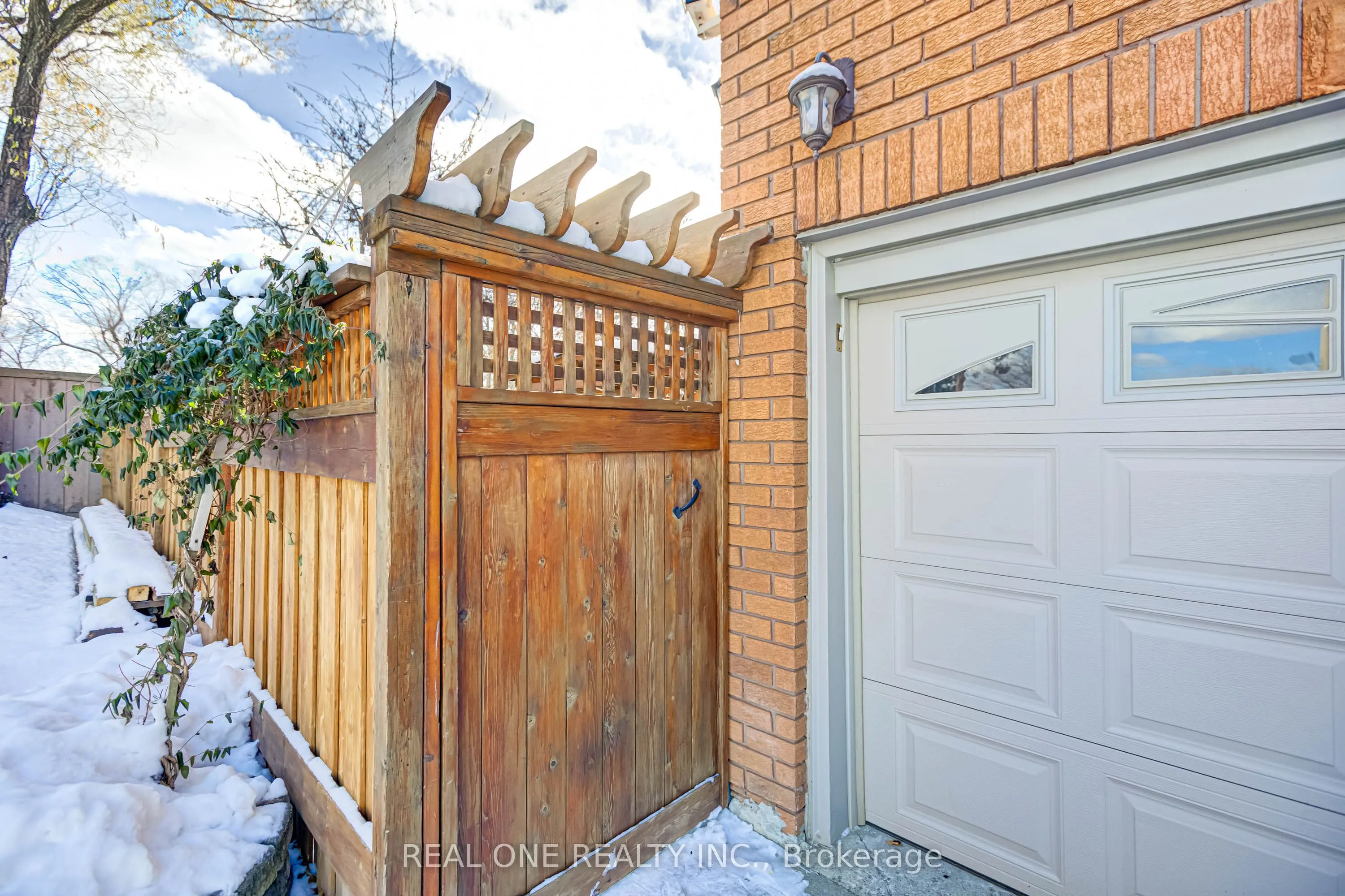Detached Home For Lease | E13045804