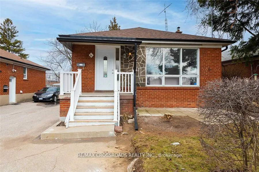 Detached Home For Lease | E13046330
