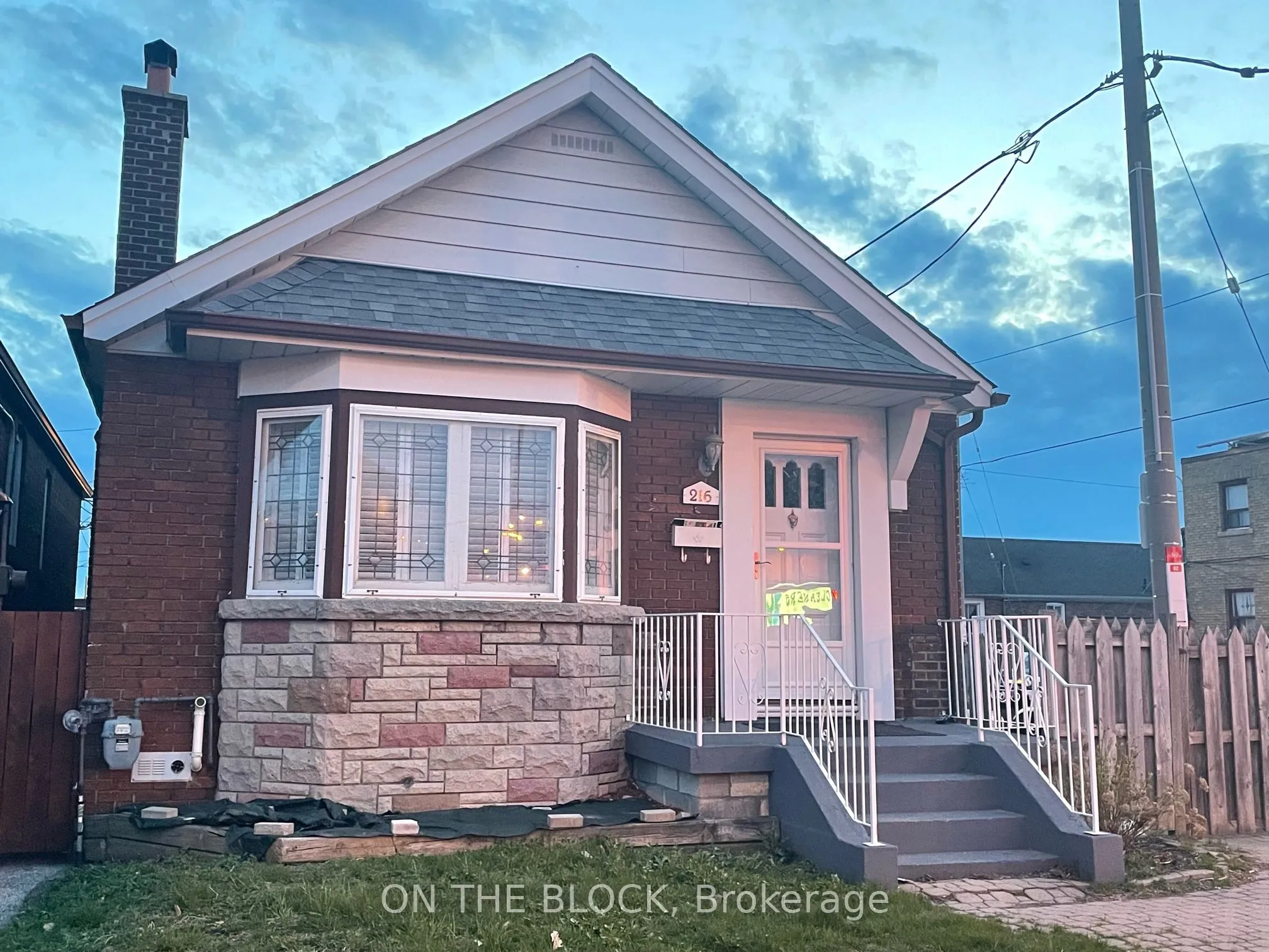 Detached Home For Lease | E13066496