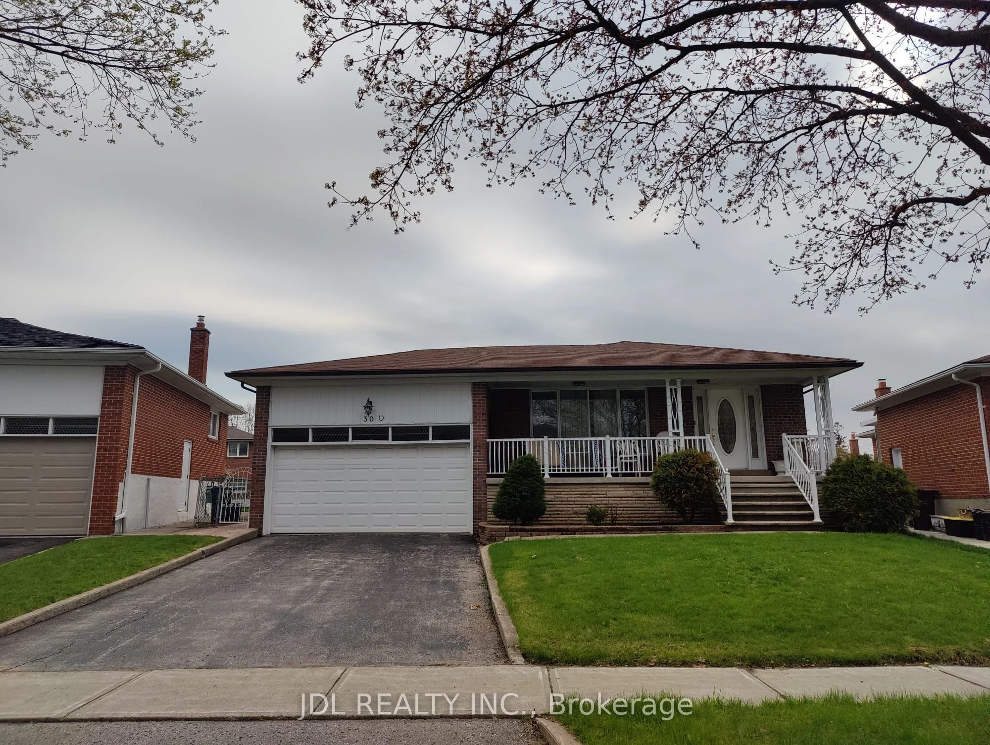 Detached Home For Lease | E13074478