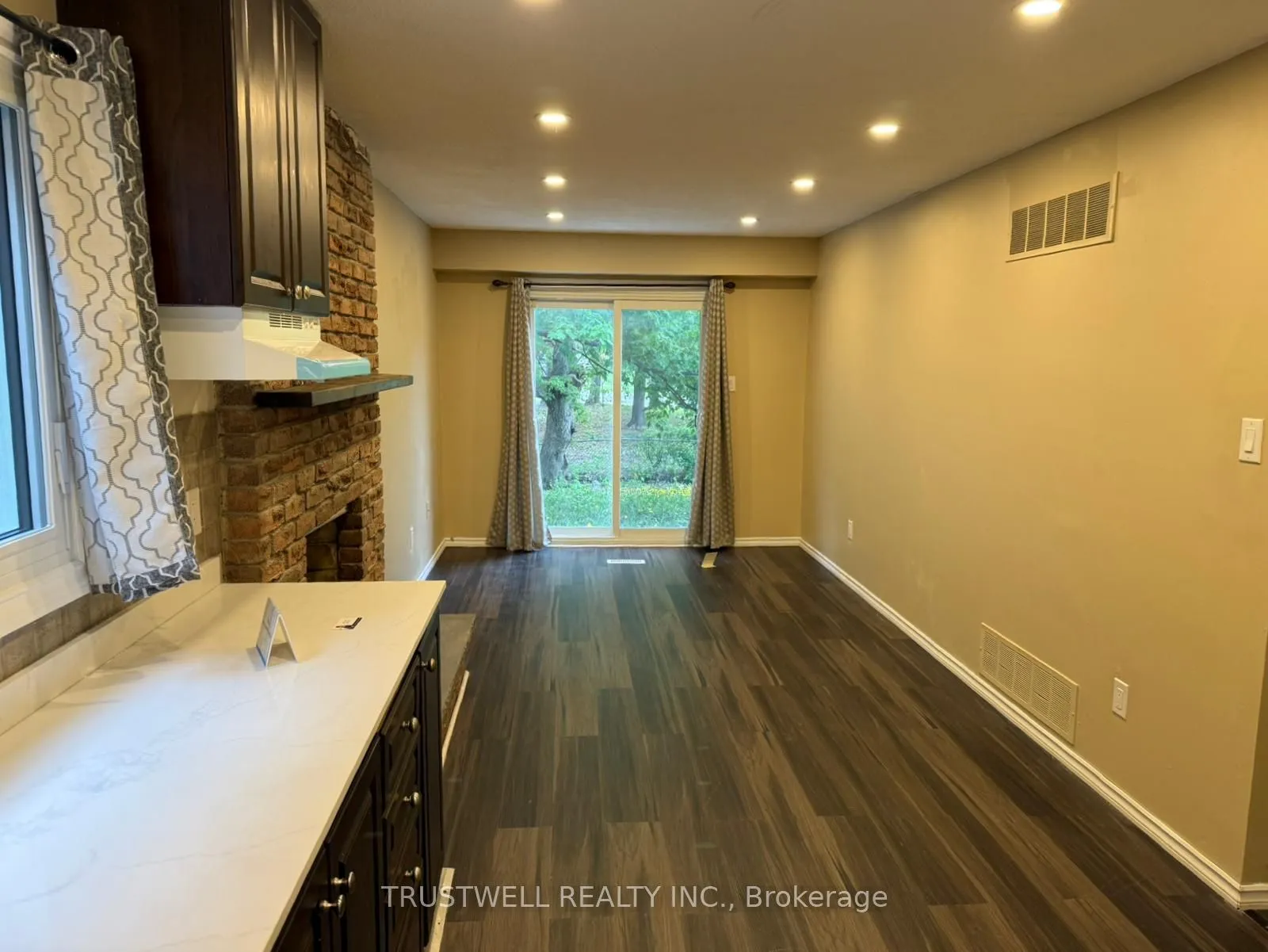 Property For Lease | E13118732