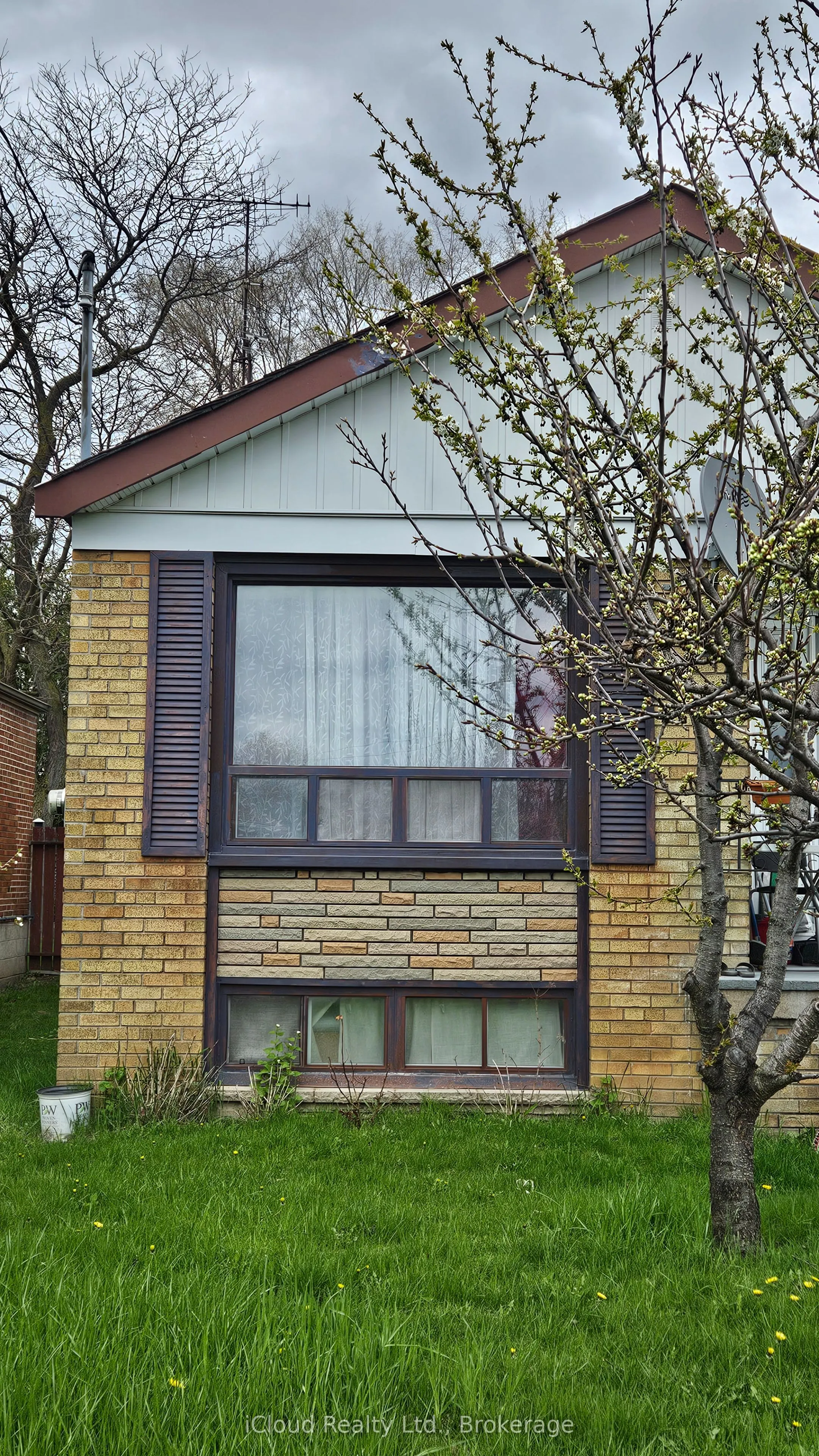 Detached Home For Lease | E13152058