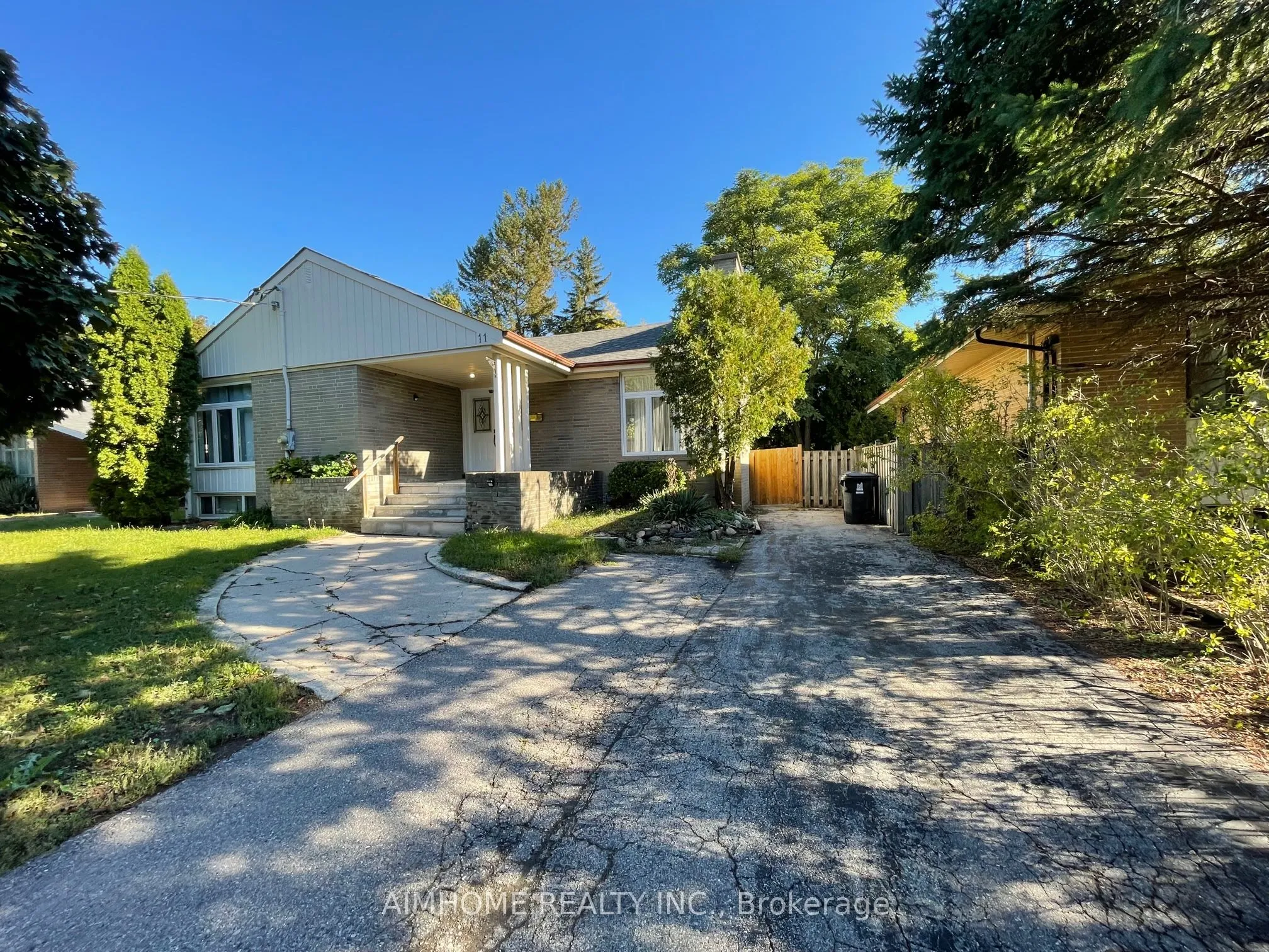 Detached Home For Lease | E13219802