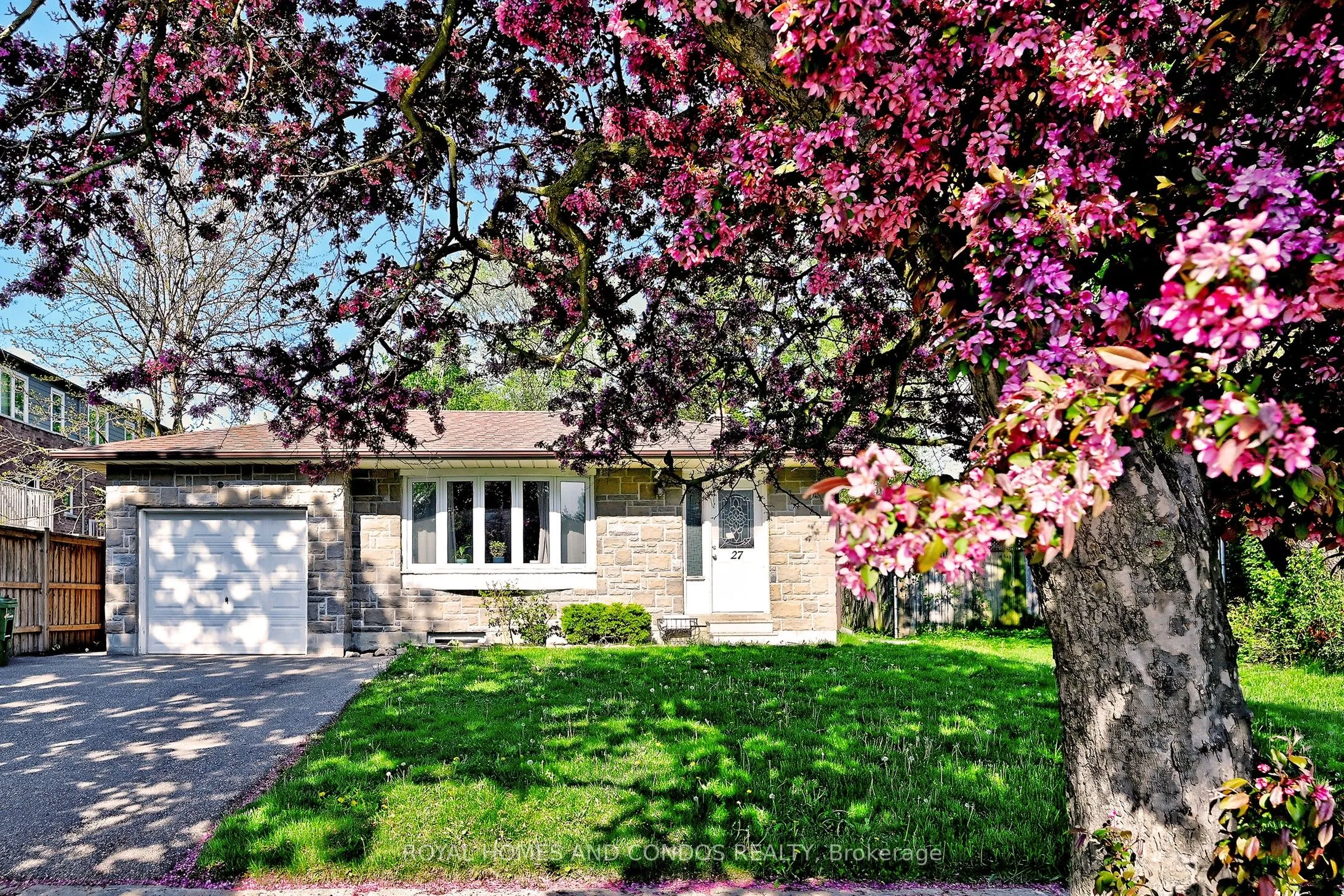Detached Home For Lease | E13227066