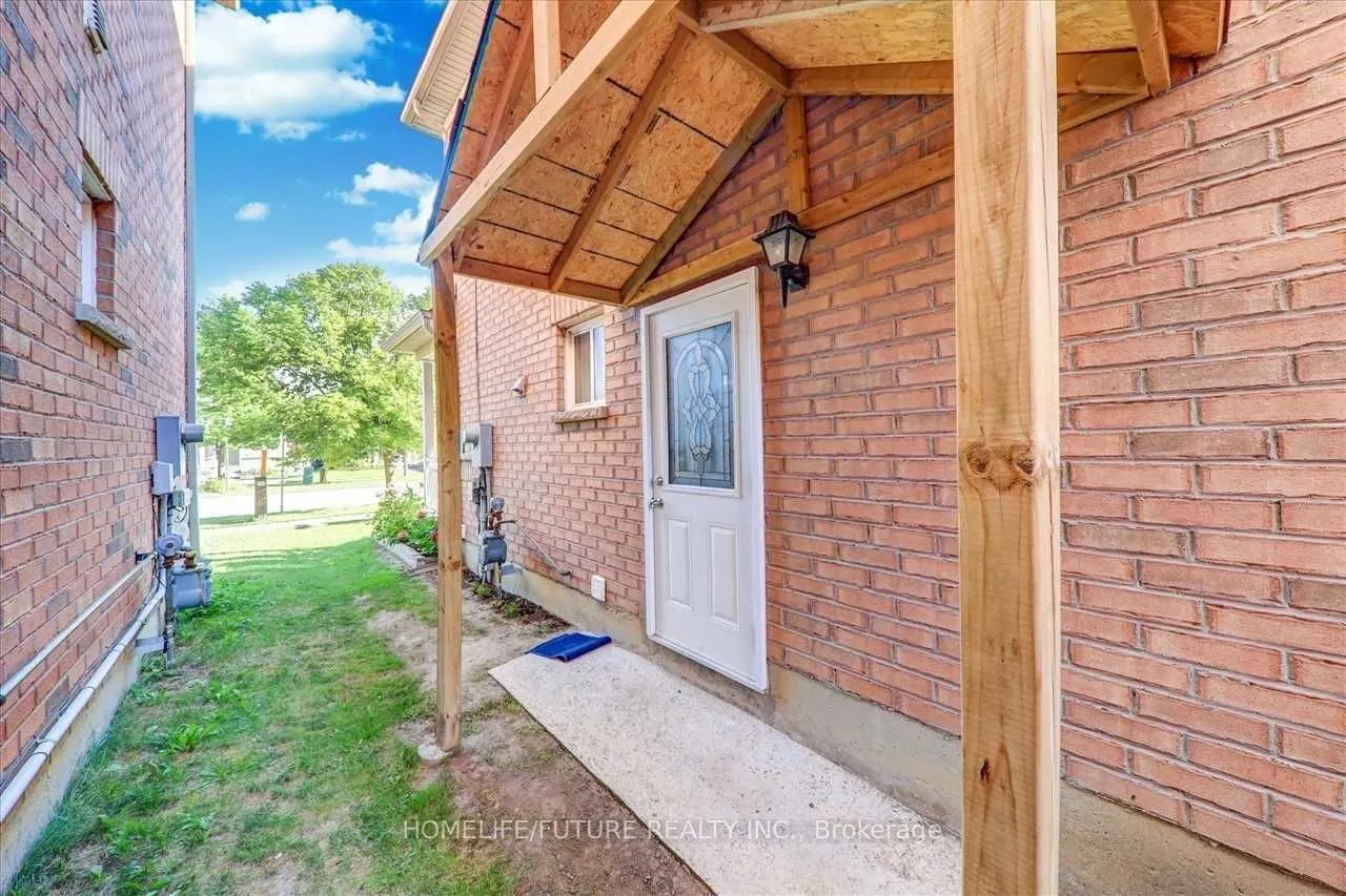 Detached Home For Lease | E13229250