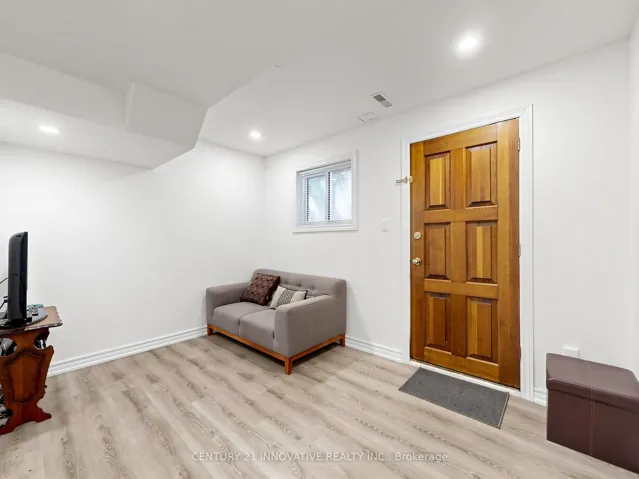2020 Pharmacy Avenue 28, Toronto E05, ON M1T 1H8
