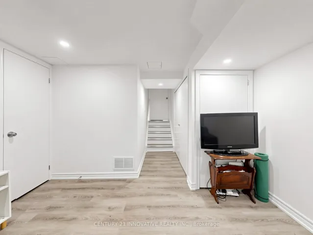 2020 Pharmacy Avenue 28, Toronto E05, ON M1T 1H8