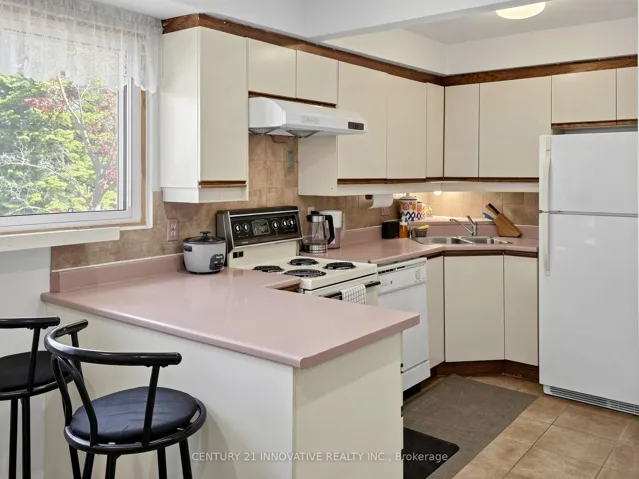 2020 Pharmacy Avenue 28, Toronto E05, ON M1T 1H8