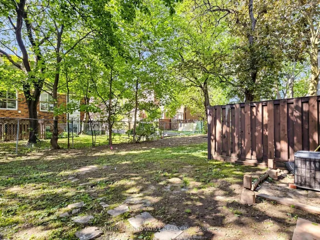 2020 Pharmacy Avenue 28, Toronto E05, ON M1T 1H8