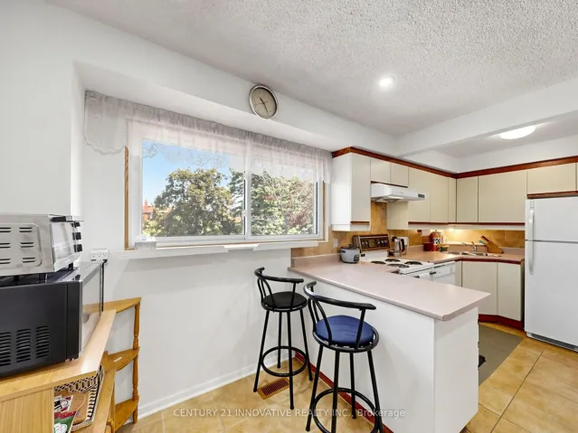 2020 Pharmacy Avenue 28, Toronto E05, ON M1T 1H8