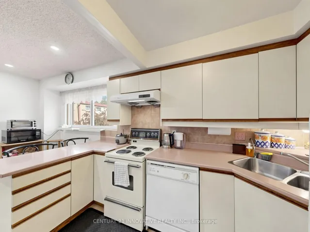 2020 Pharmacy Avenue 28, Toronto E05, ON M1T 1H8