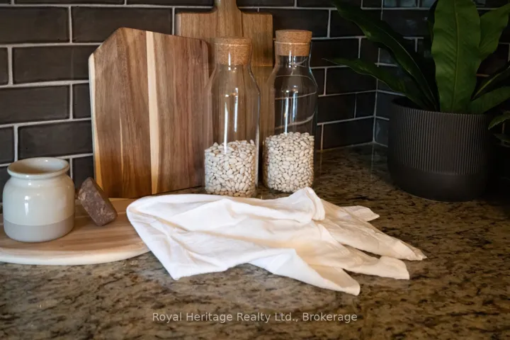 KITCHEN COUNTER