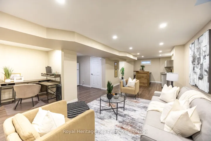 BASEMENT SITTING/OFFICE/BAR