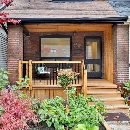 Semi-Detached Home For Lease | E13243624