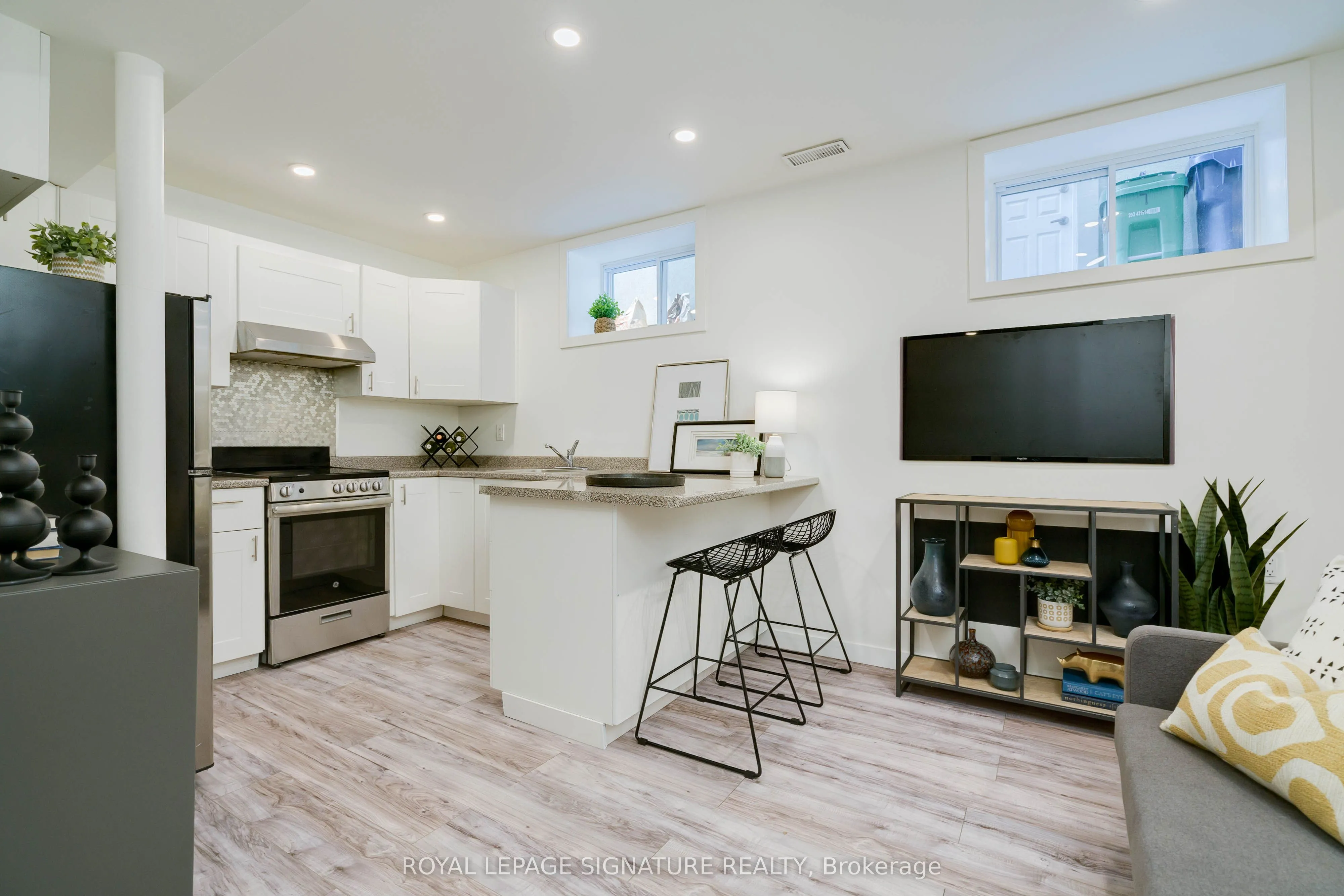 Detached Home For Lease | E13460244