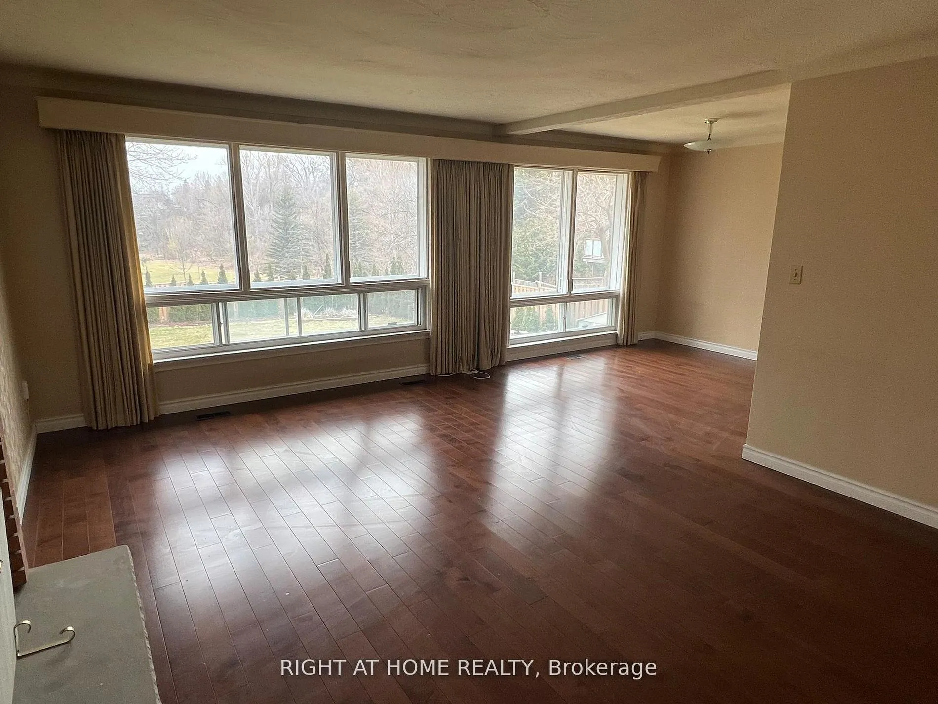 Detached Home For Lease | E13472674