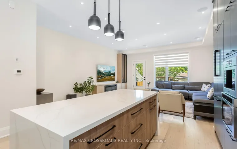 10 Hamstead Avenue 104330273, Toronto E03, ON M4C 2S4