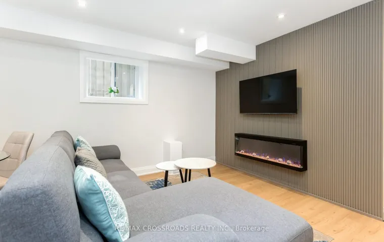 10 Hamstead Avenue 104330273, Toronto E03, ON M4C 2S4