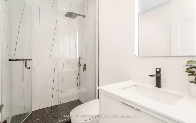 10 Hamstead Avenue 104330273, Toronto E03, ON M4C 2S4