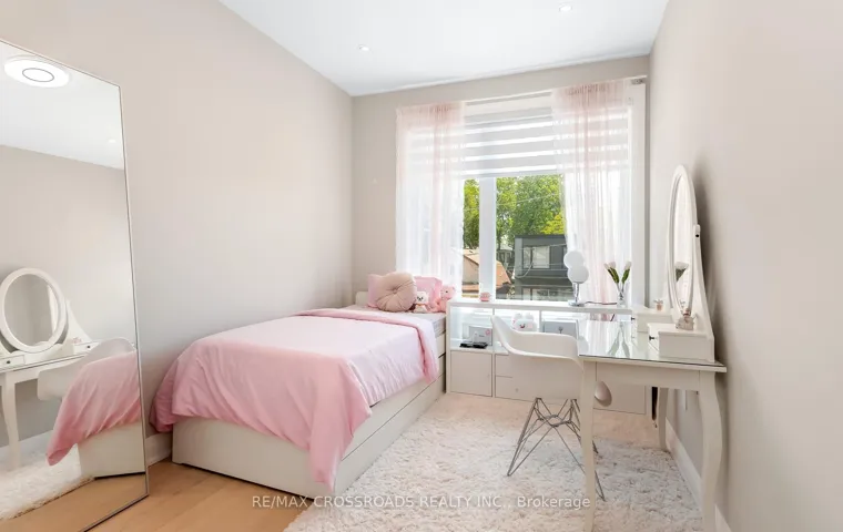 10 Hamstead Avenue 104330273, Toronto E03, ON M4C 2S4