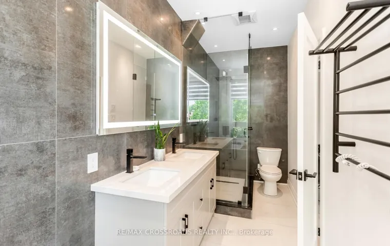 10 Hamstead Avenue 104330273, Toronto E03, ON M4C 2S4