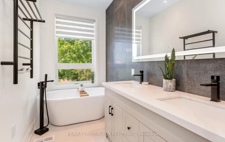 10 Hamstead Avenue 104330273, Toronto E03, ON M4C 2S4