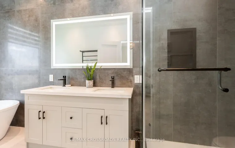 10 Hamstead Avenue 104330273, Toronto E03, ON M4C 2S4