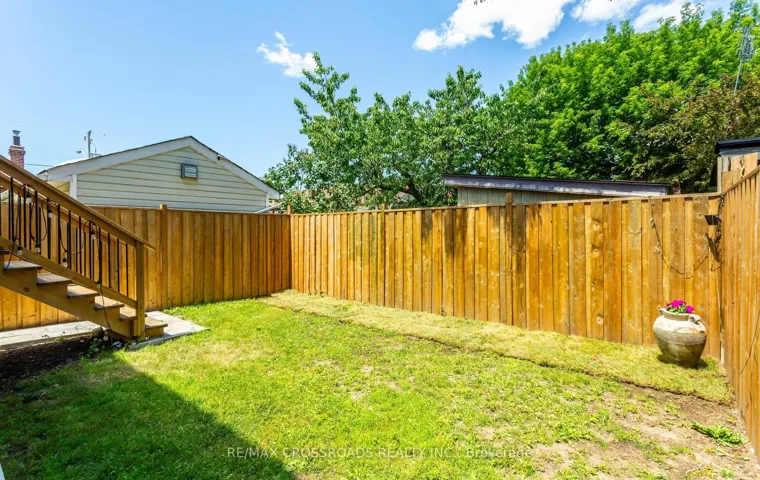 10 Hamstead Avenue 104330273, Toronto E03, ON M4C 2S4