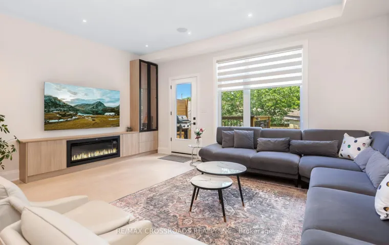 10 Hamstead Avenue 104330273, Toronto E03, ON M4C 2S4