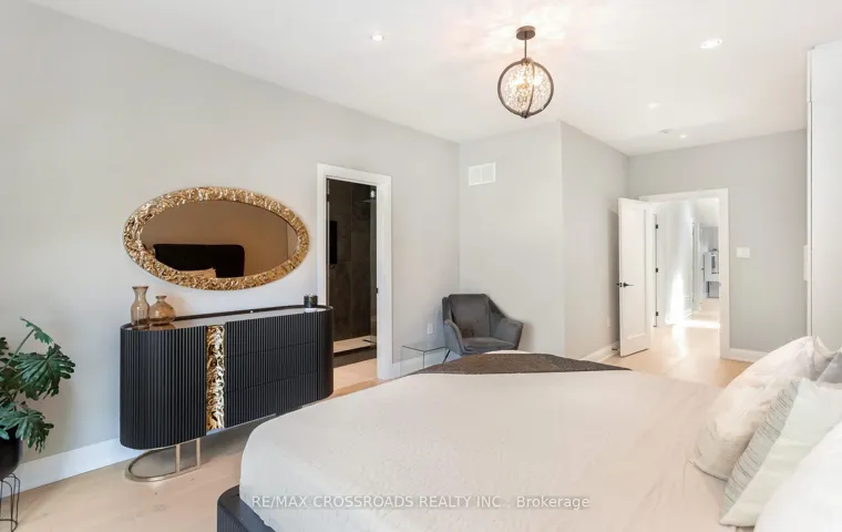 10 Hamstead Avenue 104330273, Toronto E03, ON M4C 2S4