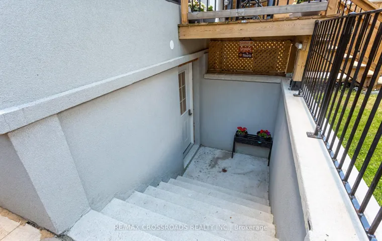 10 Hamstead Avenue 104330273, Toronto E03, ON M4C 2S4
