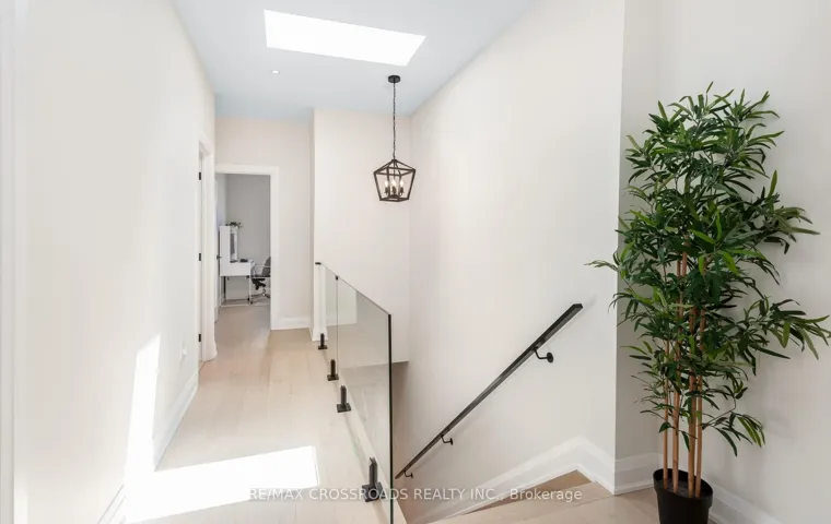 10 Hamstead Avenue 104330273, Toronto E03, ON M4C 2S4