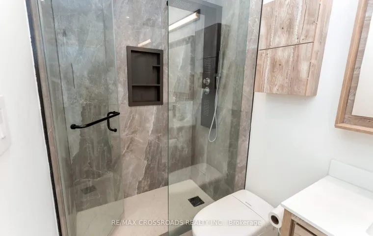10 Hamstead Avenue 104330273, Toronto E03, ON M4C 2S4