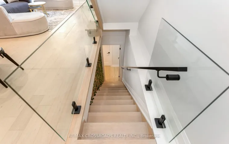 10 Hamstead Avenue 104330273, Toronto E03, ON M4C 2S4