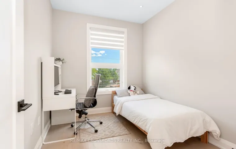 10 Hamstead Avenue 104330273, Toronto E03, ON M4C 2S4