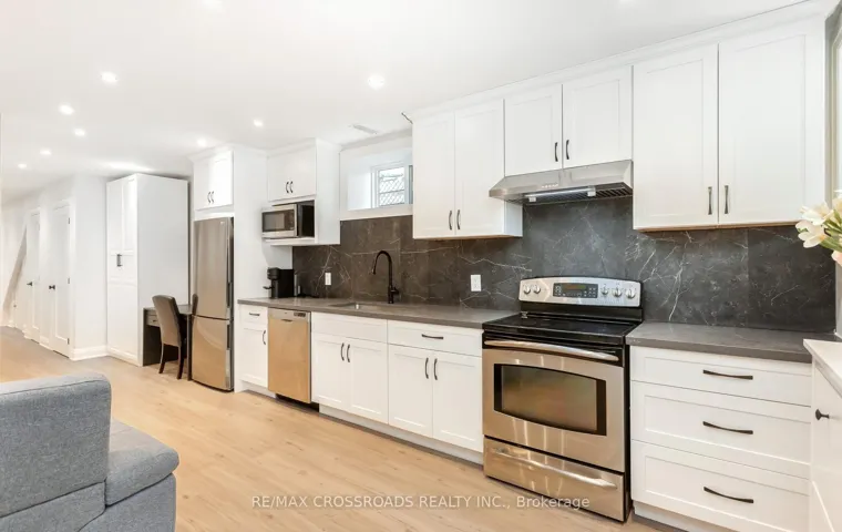 10 Hamstead Avenue 104330273, Toronto E03, ON M4C 2S4