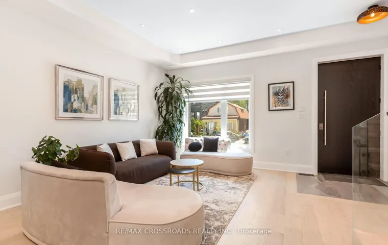 10 Hamstead Avenue 104330273, Toronto E03, ON M4C 2S4