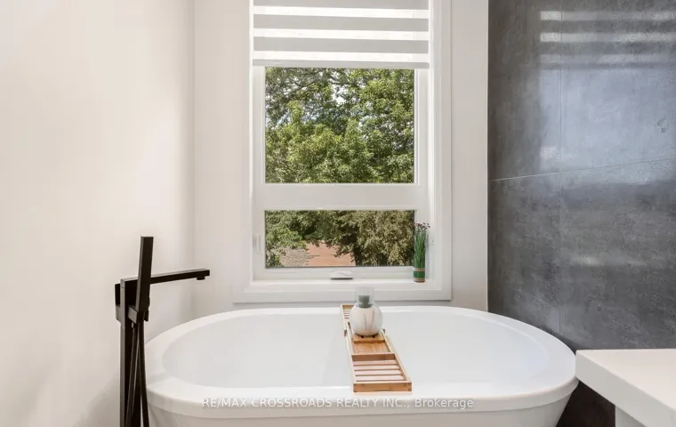 10 Hamstead Avenue 104330273, Toronto E03, ON M4C 2S4