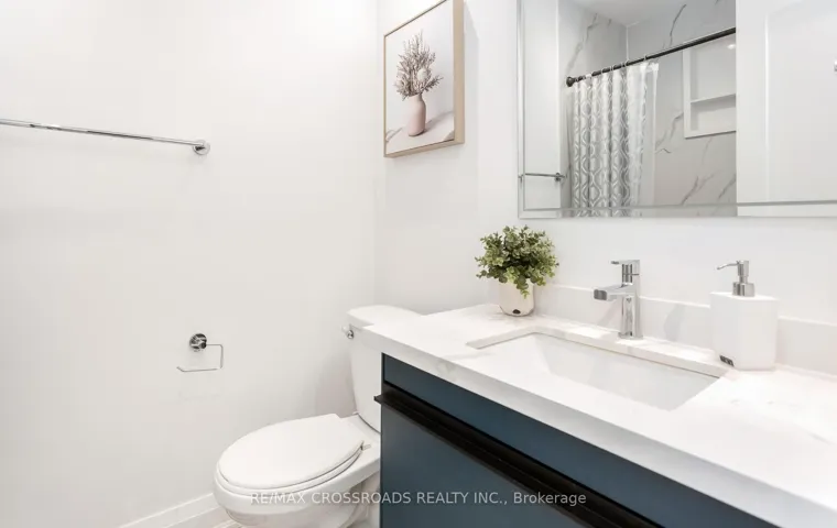 10 Hamstead Avenue 104330273, Toronto E03, ON M4C 2S4