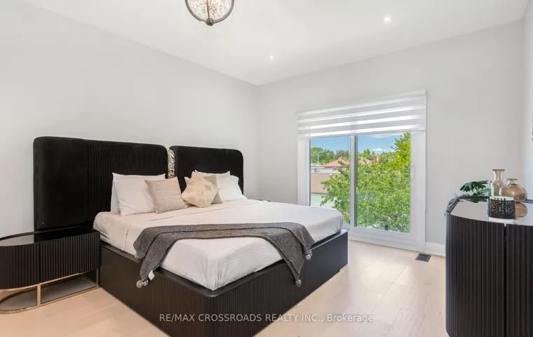 10 Hamstead Avenue 104330273, Toronto E03, ON M4C 2S4