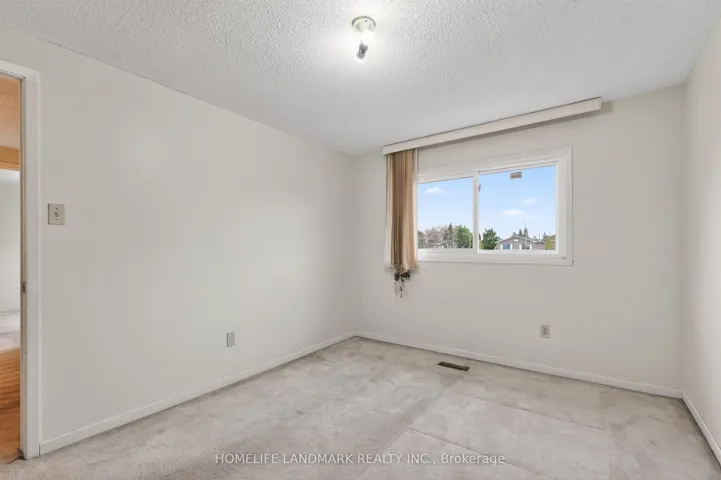 9 Montague Place, Toronto E05, ON M1W 3V5